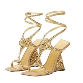Femei Sandale de Vară 2024 Toc Pene de Cristal Femei Pompe de Cruce Curea de Gladiator Sandalias Designer Doamna de Aur Pantofi Rochie - Imagine 1  